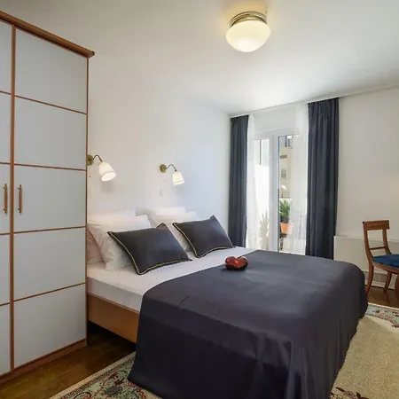 Luxury Nada Split